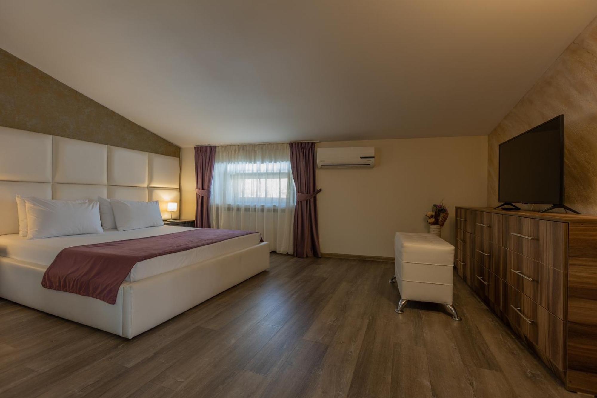 Hotel Corvaris Бухарест Екстер'єр фото